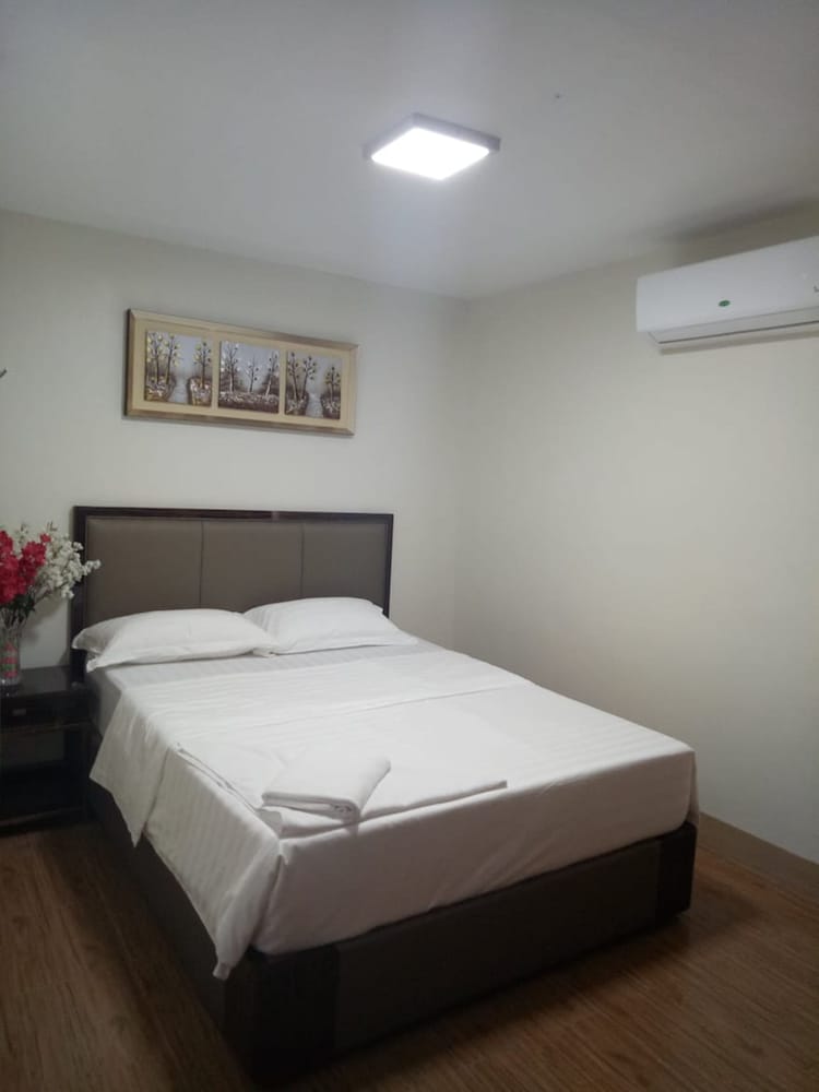 Фото Meaco Royal Hotel - Batangas City