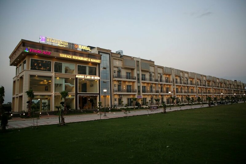Гостиница Anandam Clarks Inn Suites Vrindavan