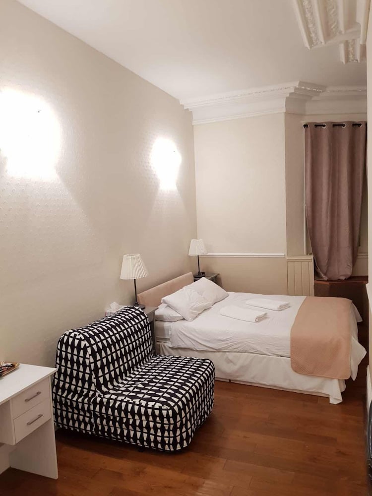 Фото Tourian Lounge Hotel