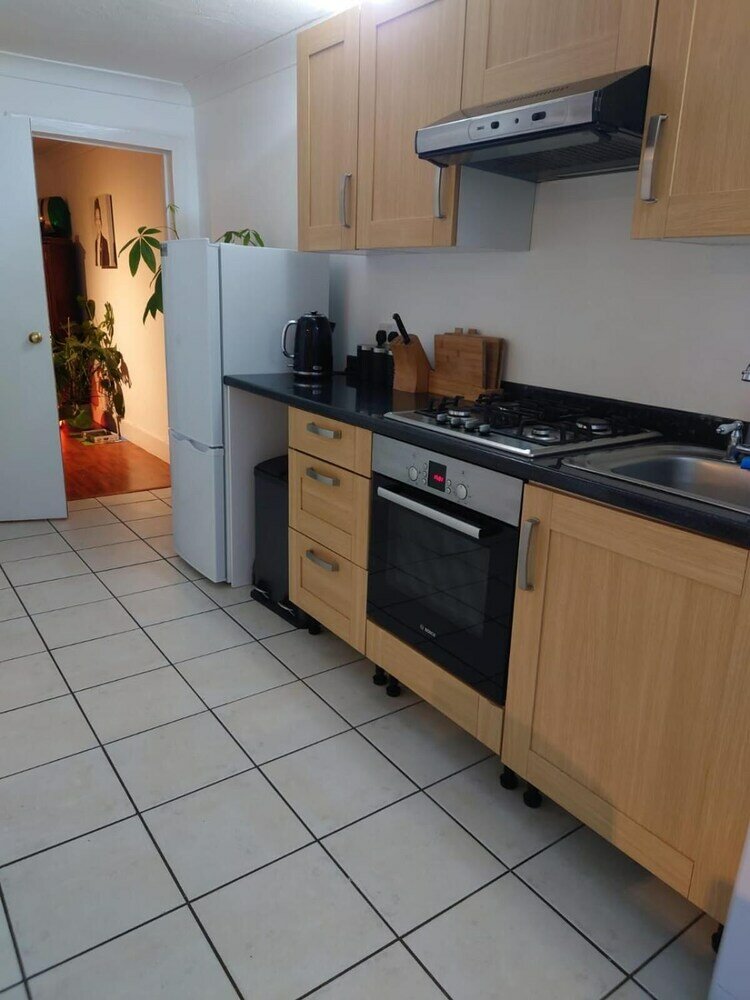 Фото Lovely Rooms in a Quiet Place of Woking