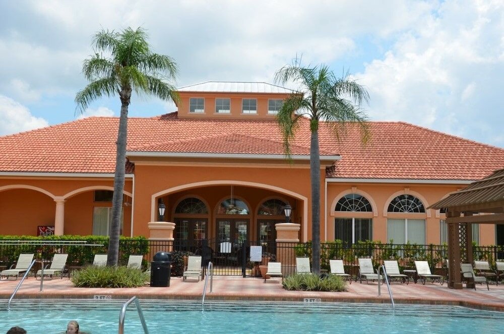 Фото 87631 Games Room+2-masters+hottub+water View!