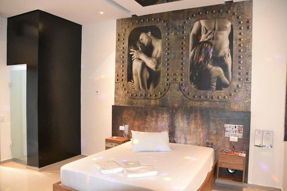 Фото Liverpool Hotel & Motel