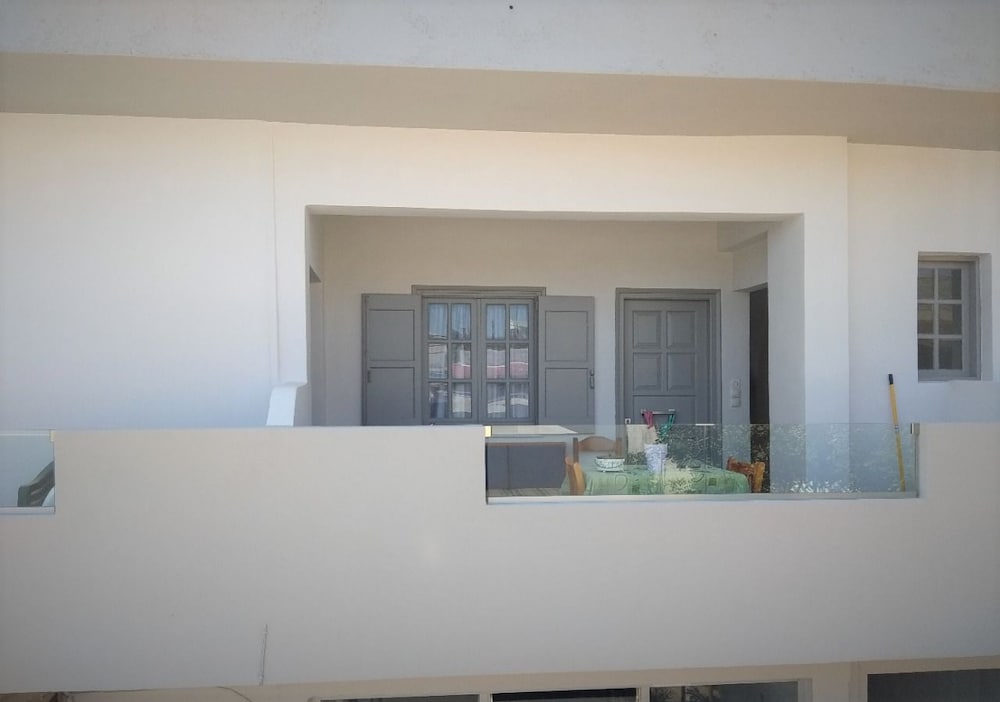 Фото Thania Seaside Smotel - Adults Only