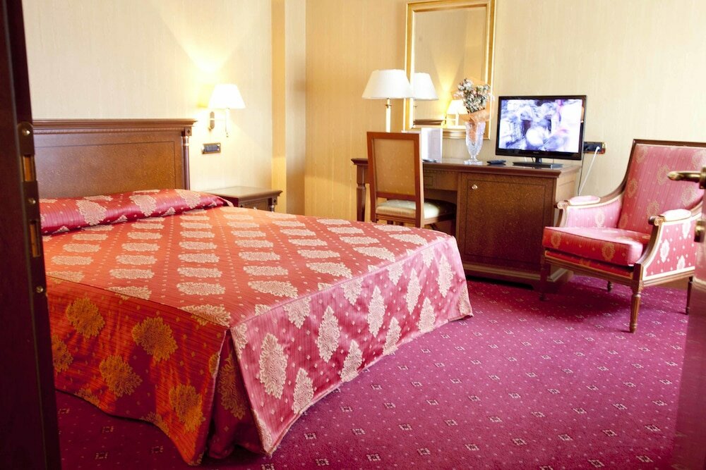 Фото Hotel Jolly