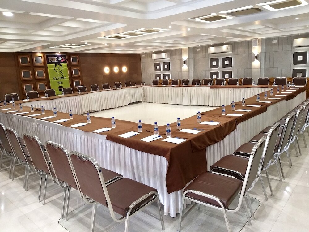 Фото Hotel Caravan