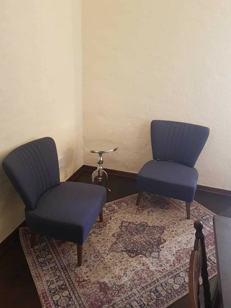 Фото Airport Tower Lodge