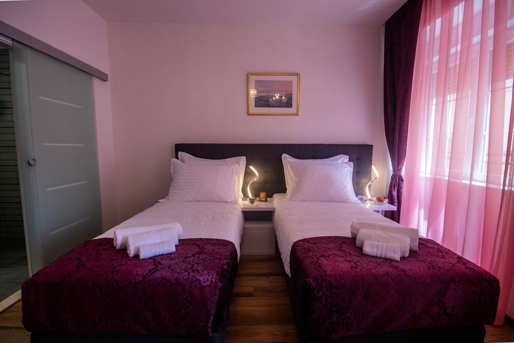 Фото Center Luxury Rooms 3