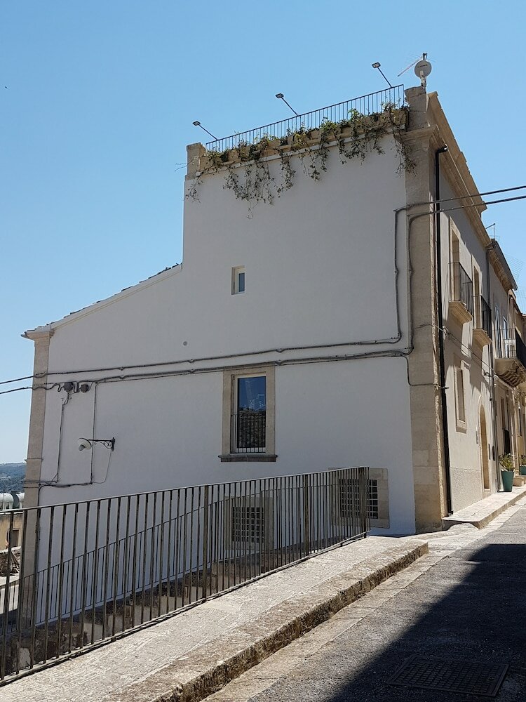 Фото Reusuite Authentic Sicilian Hospitality