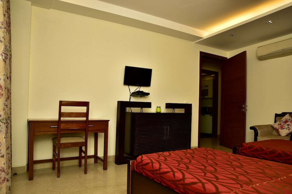 Фото Woodpecker Service Apartments Green Park