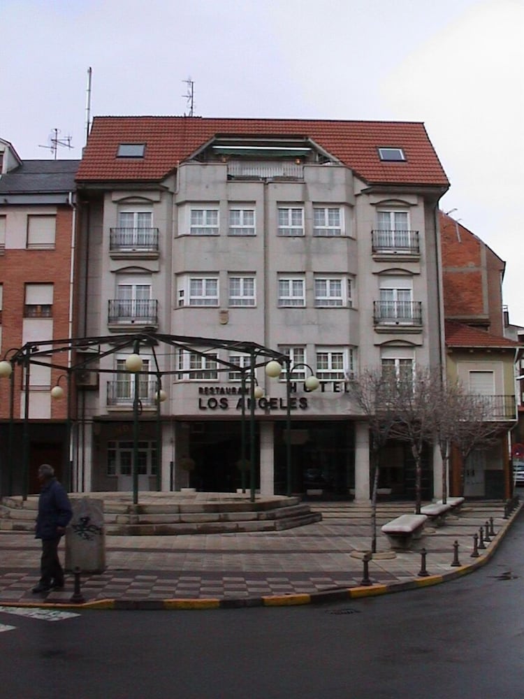 Фото отеля 2