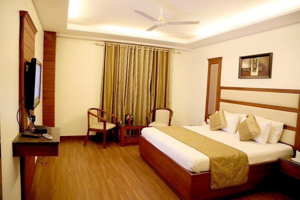 Фото Jk Rooms 130 Hotel Paras