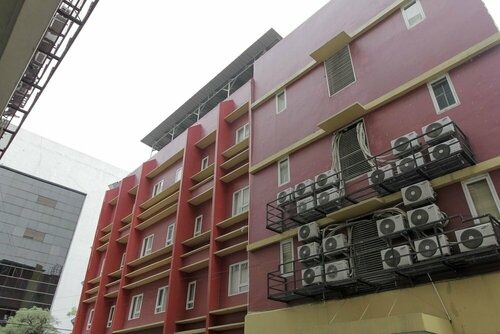 Гостиница RedDoorz Plus near Galaxy Bekasi в Бекаси