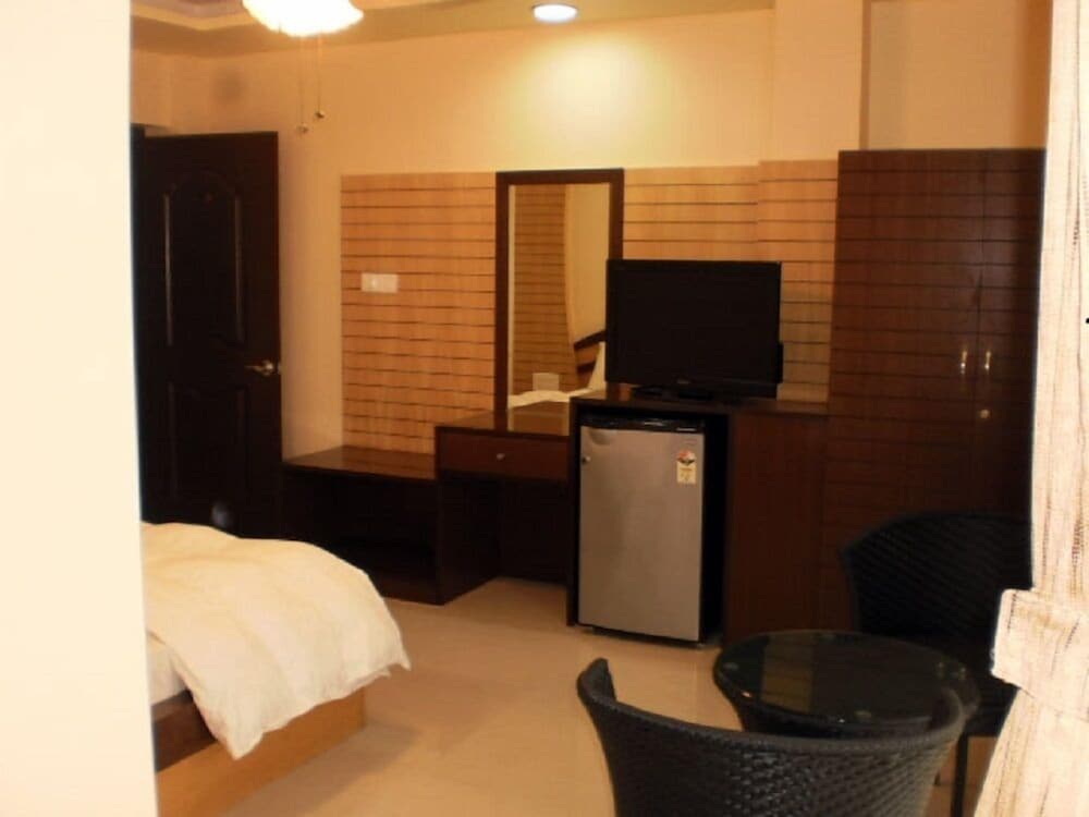 Фото Hotel Hilltop International