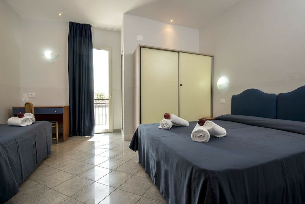 Фото Hotel Scarlet