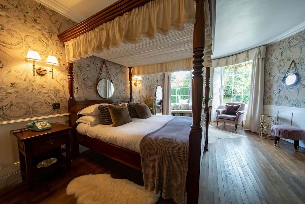 Фото Burleigh Court