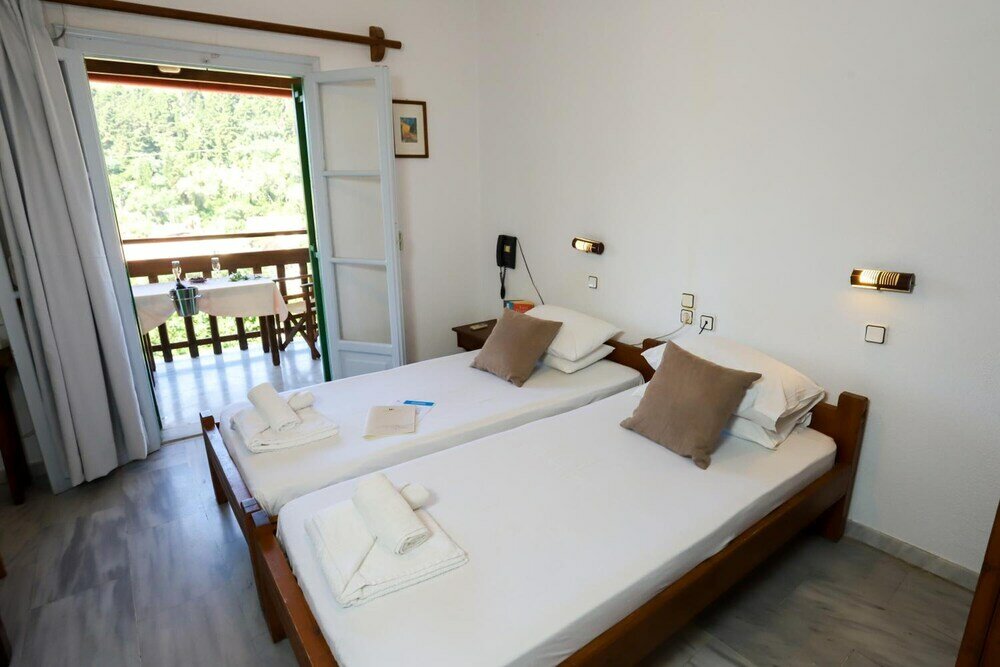 Фото Bastas Hotel & Studios