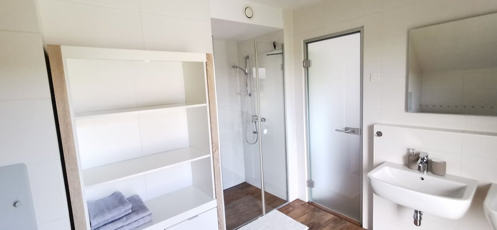 Фото Domovoj Apartments and Rooms