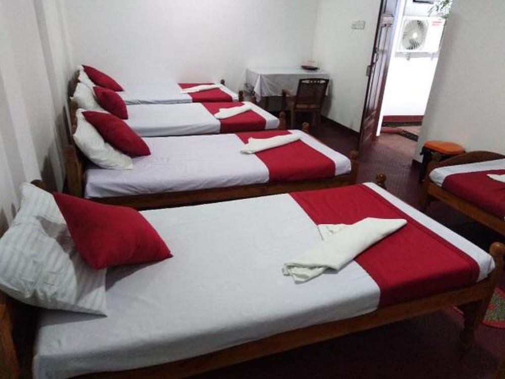 Фото Colonial Inn