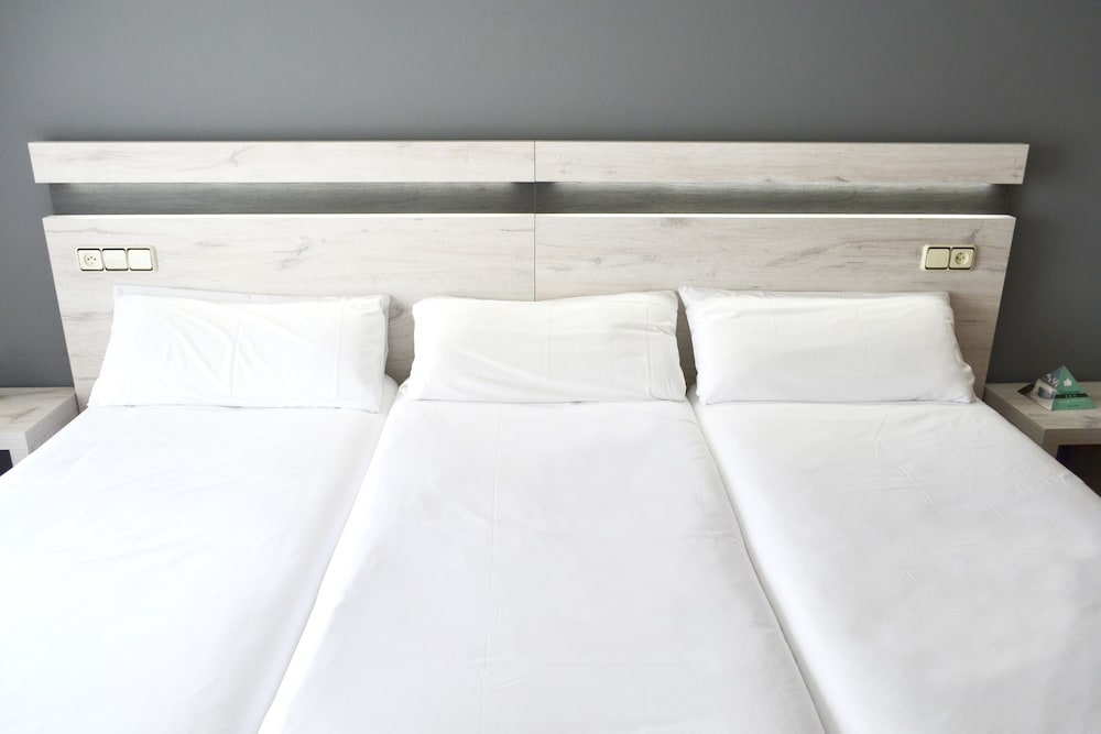 Фото Hostal Alda Puerta Coruña