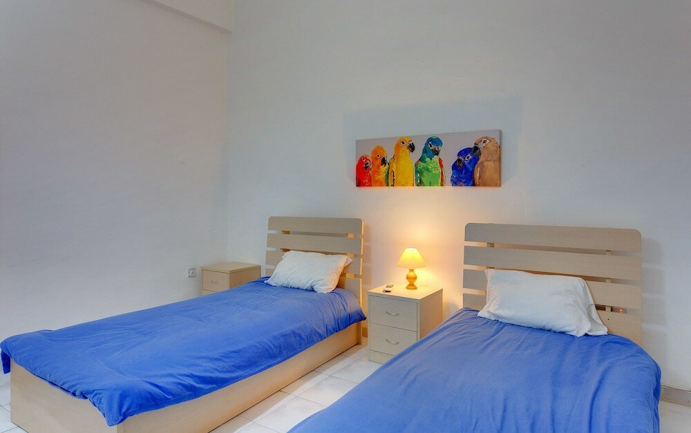 Фото Spacious Seafront Apartment With Stunning Views