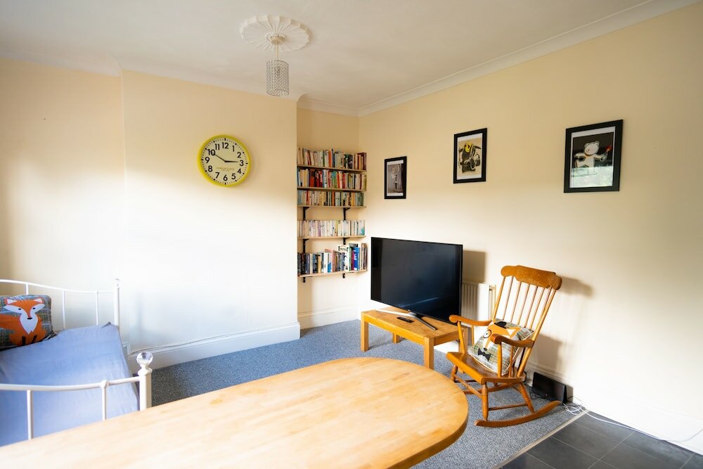 Фото Windsor Apartment with Parking