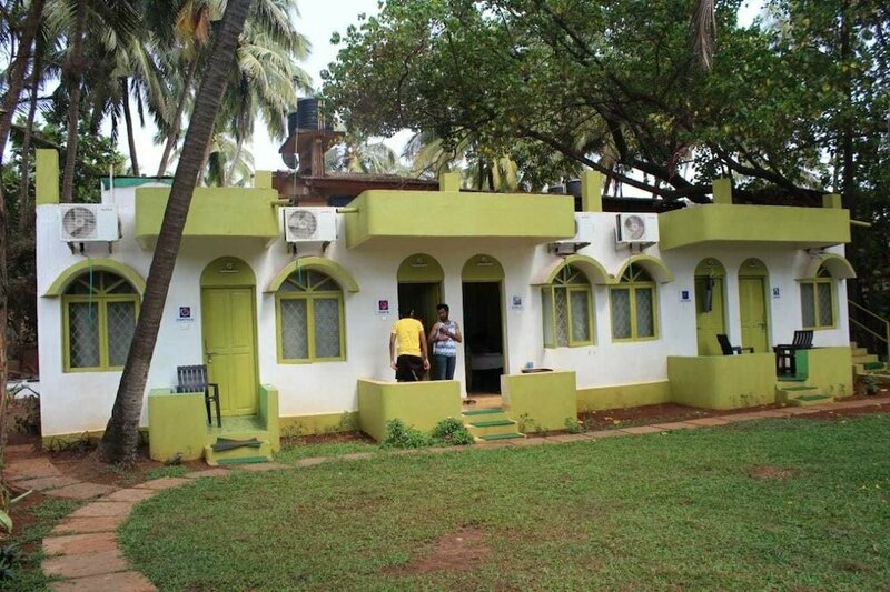 Гостиница Hotel Dhuni Resorts goa