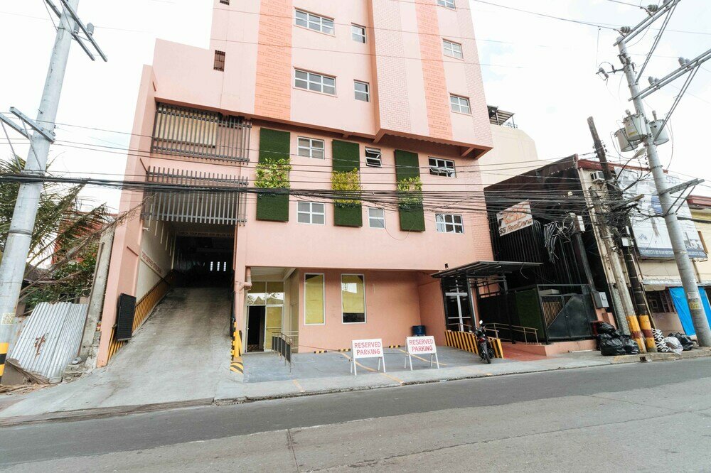 Фото RedDoorz Plus @ Rsg Ss Residens Vito Cruz