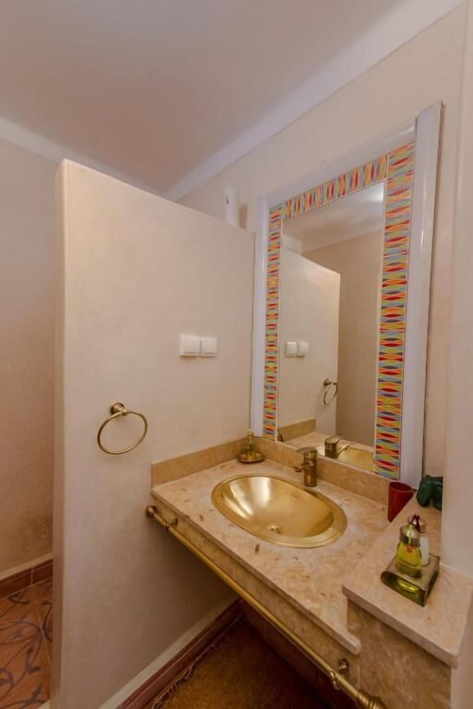 Фото Abelia Riad