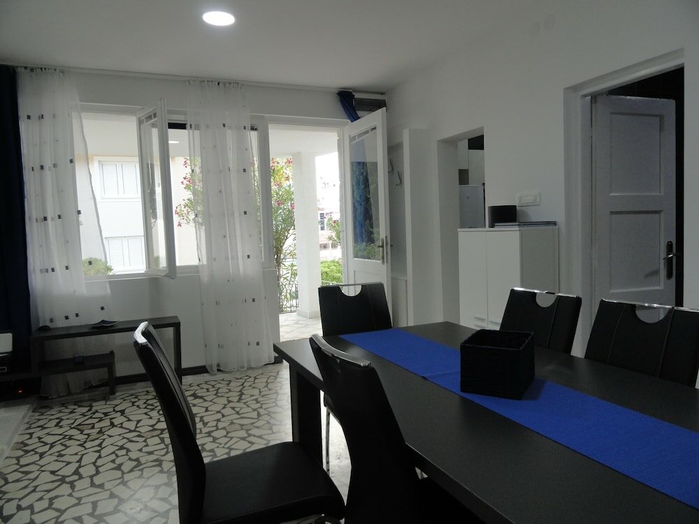 Фото Petrovac Holiday House with pool