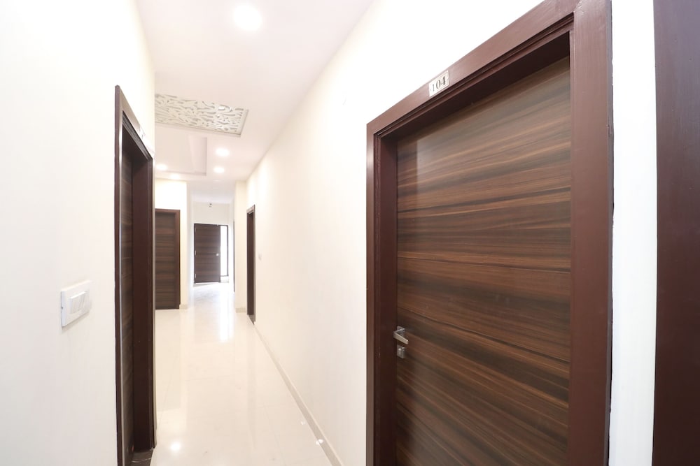 Фото Oyo 24071 Jasco Royal Inn