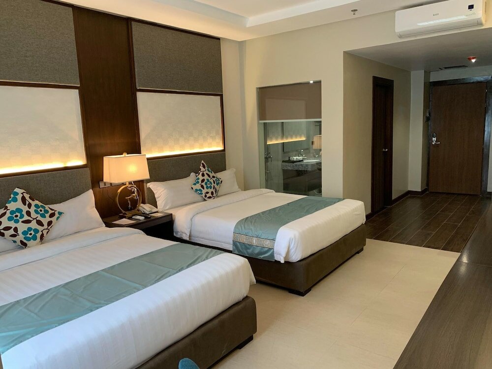 Фото J7 Plaza Hotel