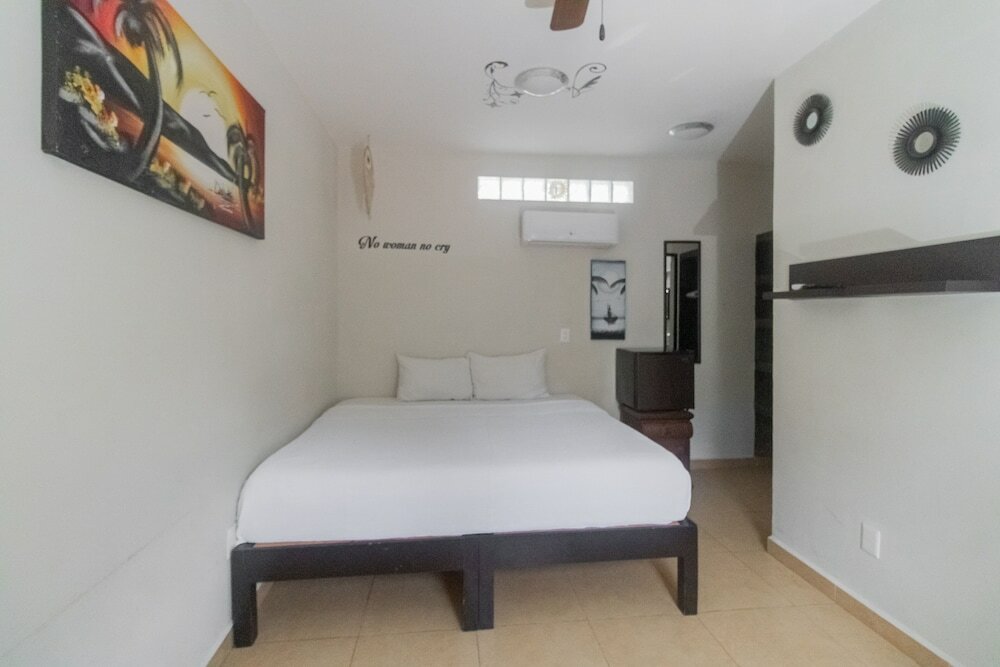 Фото Moonshine Hotel