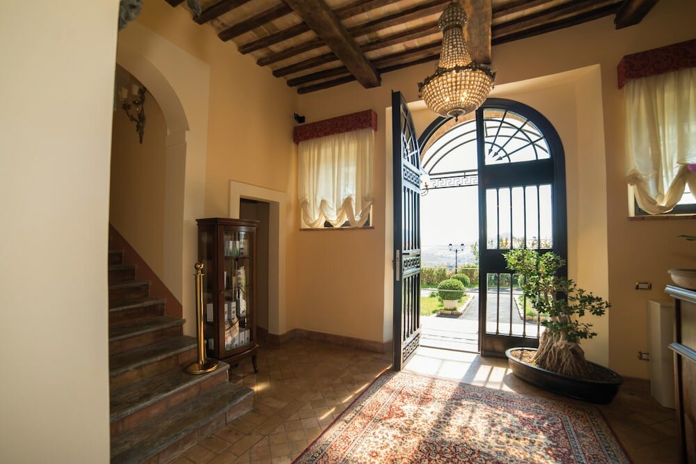 Фото Borgo Pilotti Hotel & Restaurant