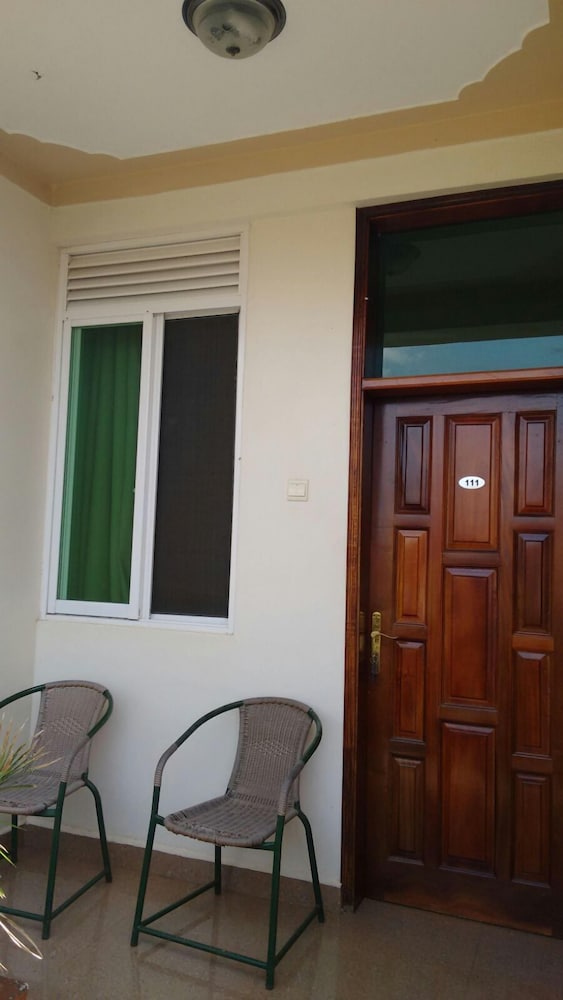 Фото United Motel Entebbe