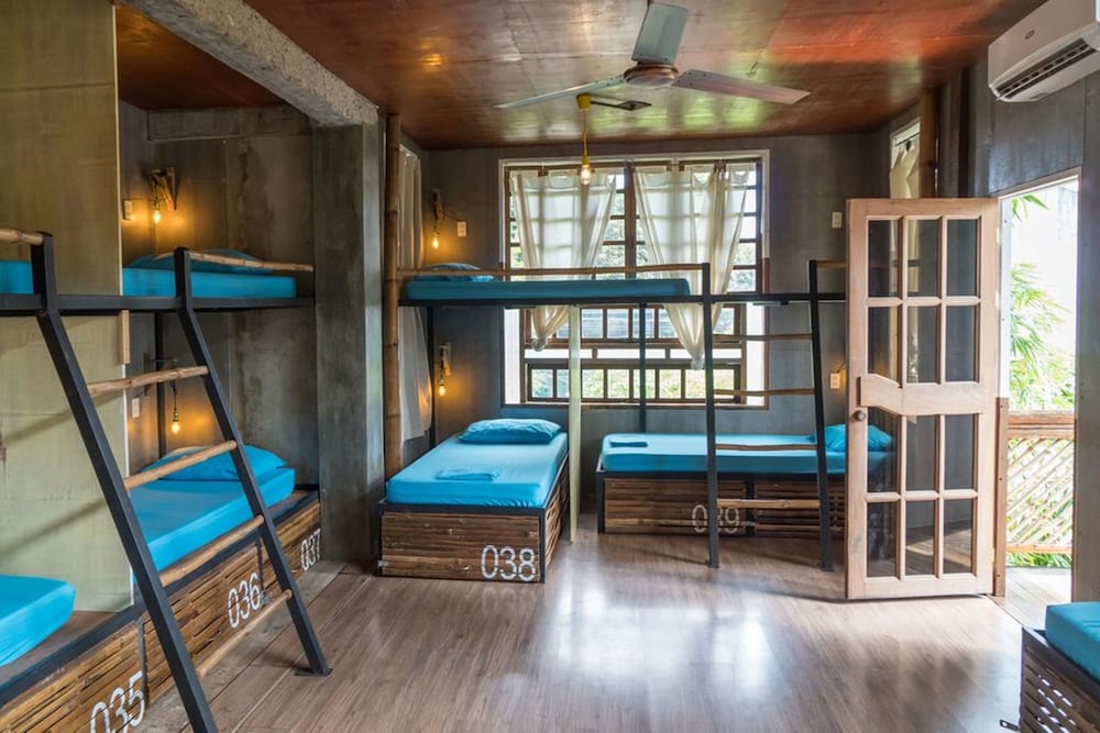 Фото The Flying Fish Hostel