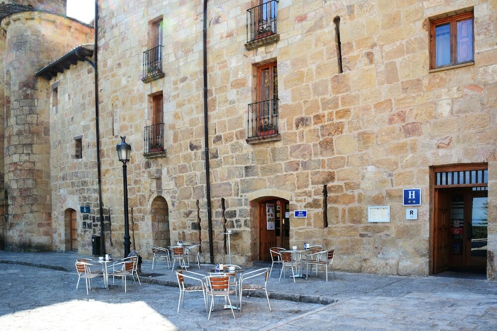 Фото Hotel Monasterio de Leyre