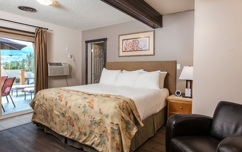 Фото Swiss Chalet Motel