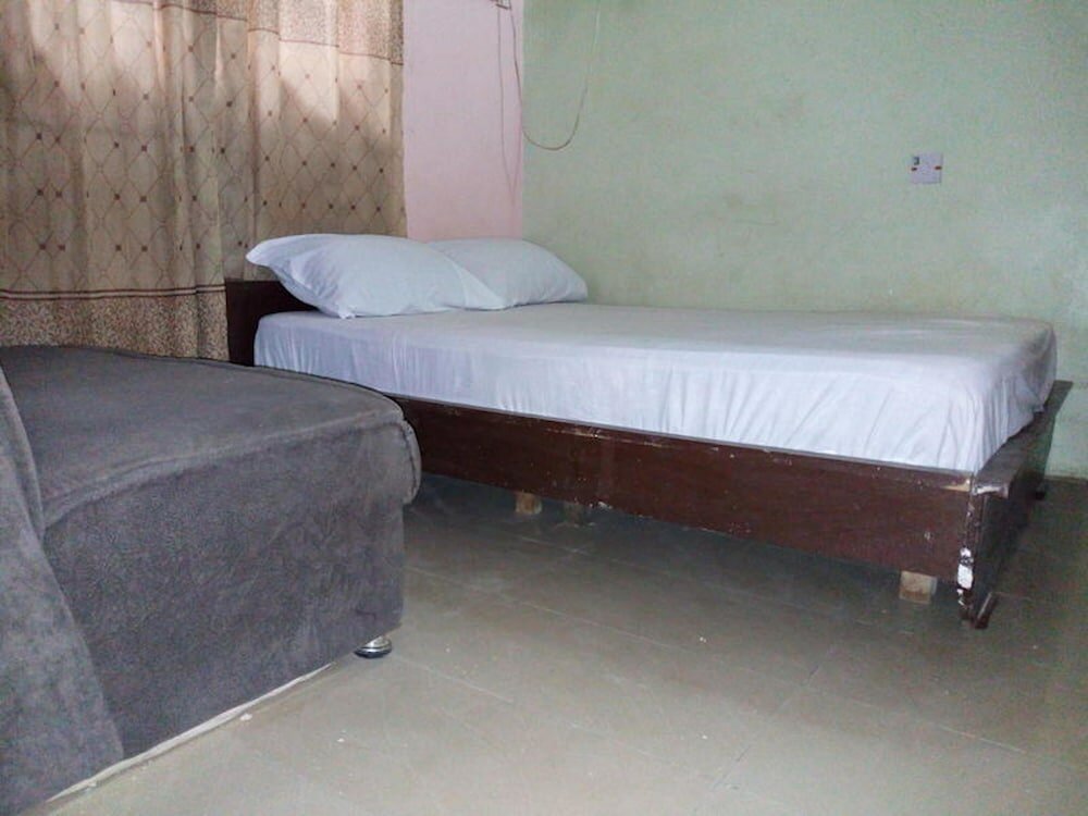 Фото First Laurel Hotel & Suites