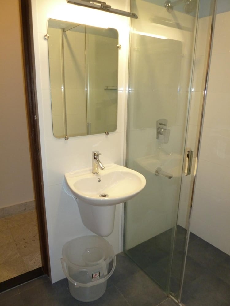 Фото Sree Parthi Hotel