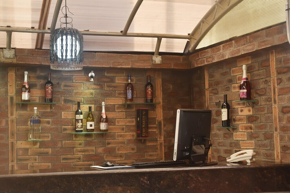 Фото Somerset Suites