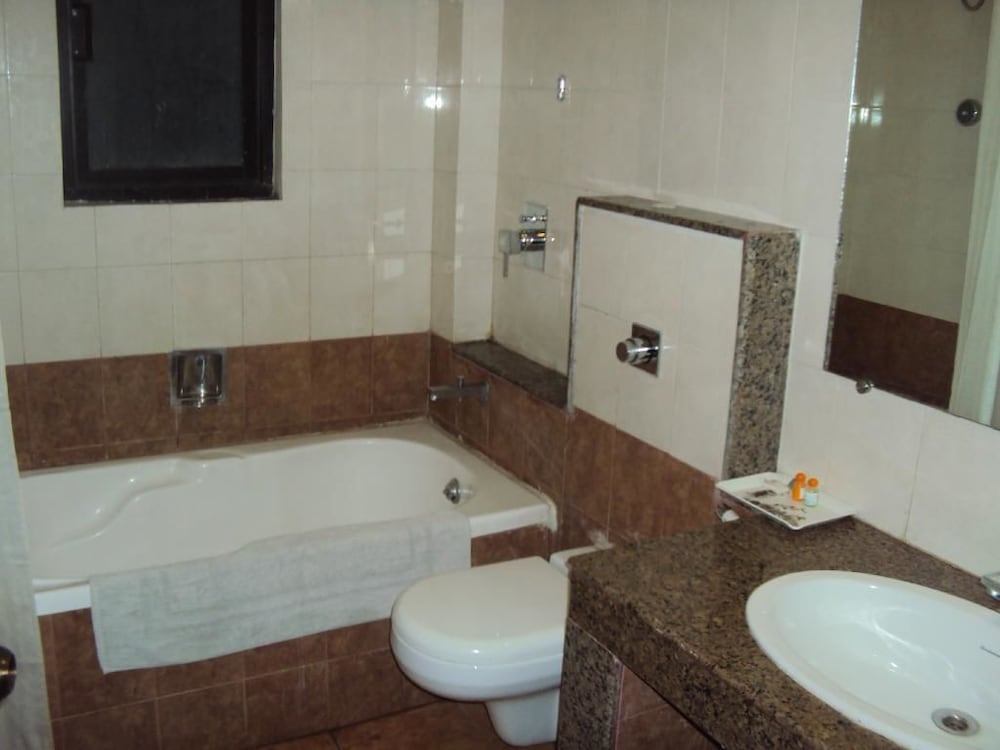 Фото The Royal Orchid Hotel