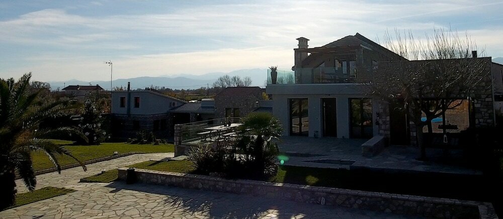 Фото Vintage Suites Trikala