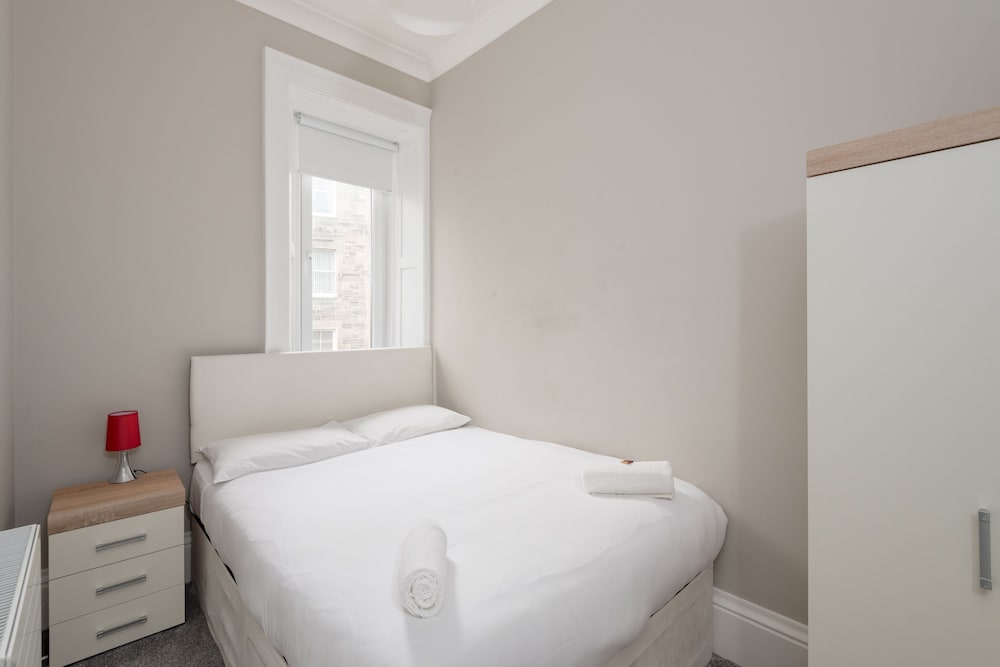 Фото Silver Lining Apartment near Holyrood