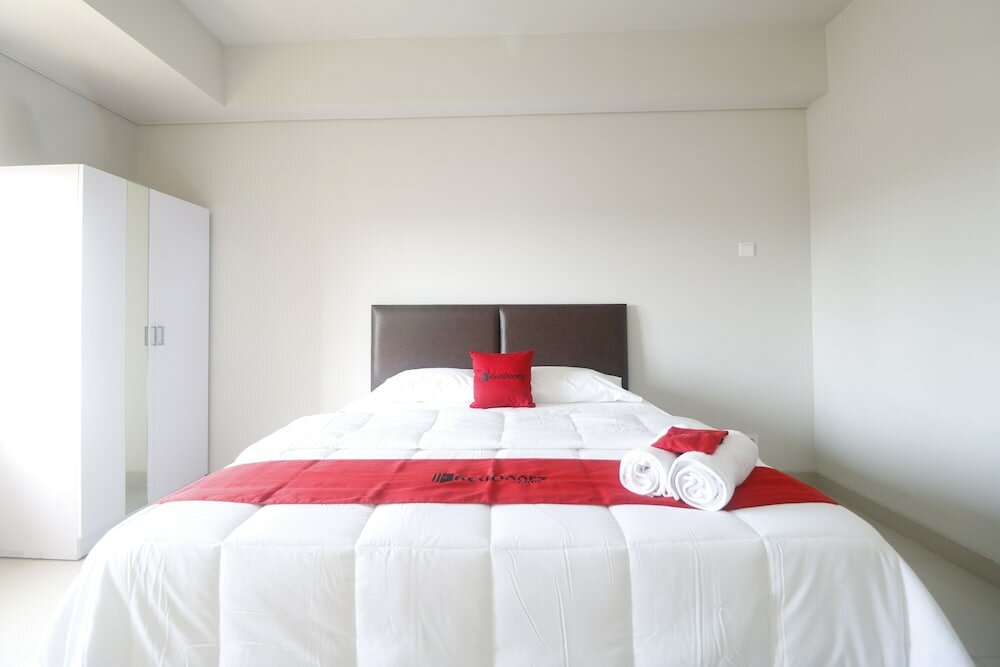 Hotel RedDoorz Apartment near Summarecon Mall Serpong, Earth, photo