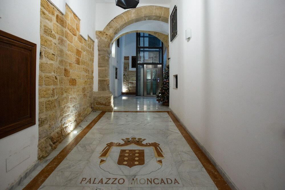 Фото Quattro Canti Charming Flat