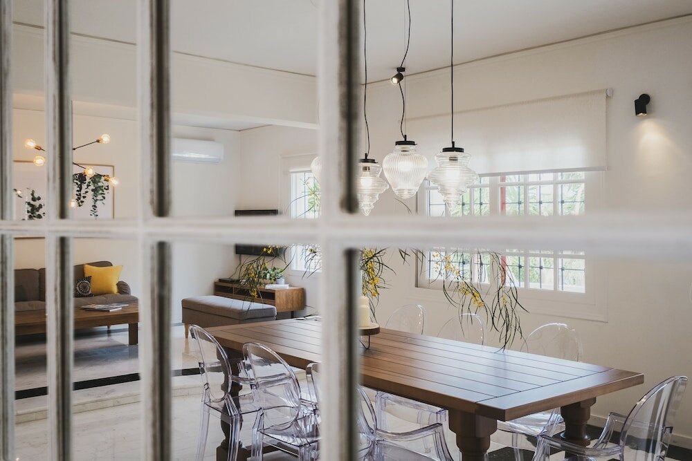 Фото Mid-Century Modern Villa Vintage Charm