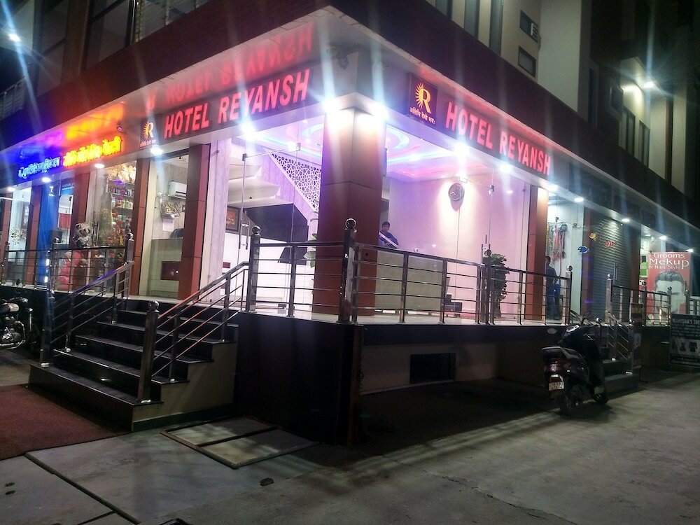 Фото Hotel Reyansh