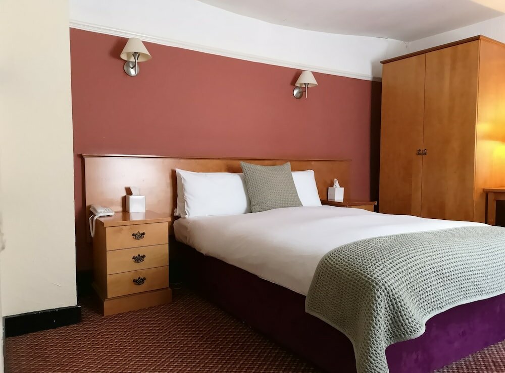 Фото The Tudor Hotel