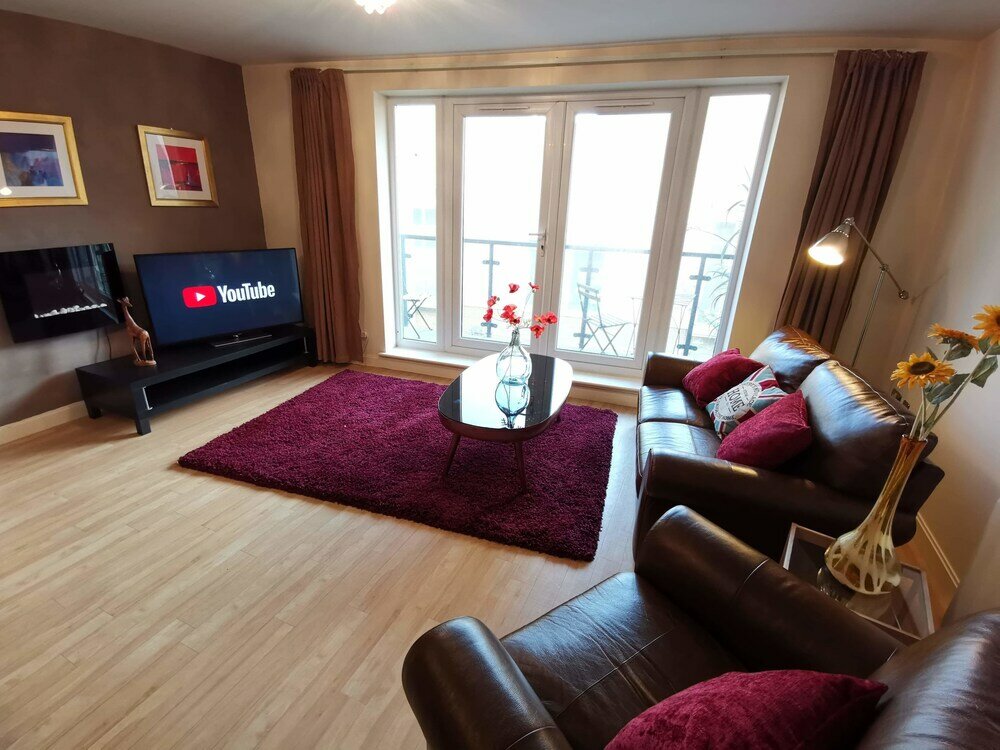 Фото 3 Bed Apartment - Mermaid Quay