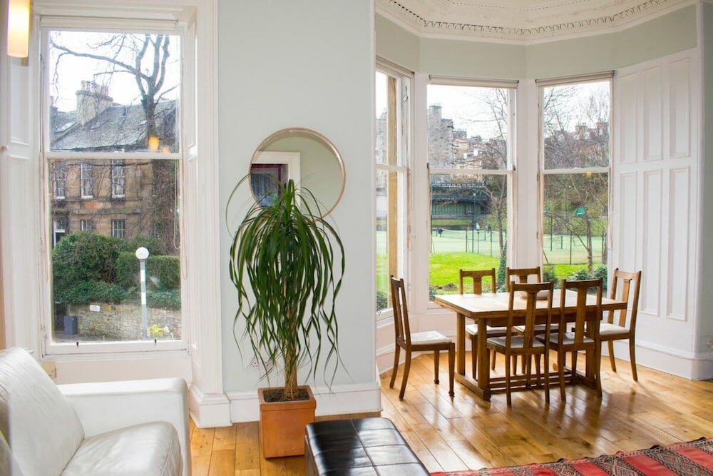 Фото Stylish Four Bedroom Stockbridge Home